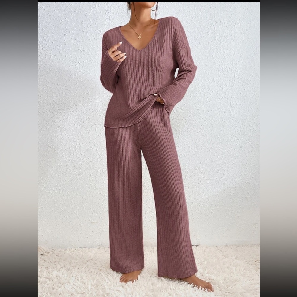 Essnce Drop Shoulder Tee & Wide Leg
Pants